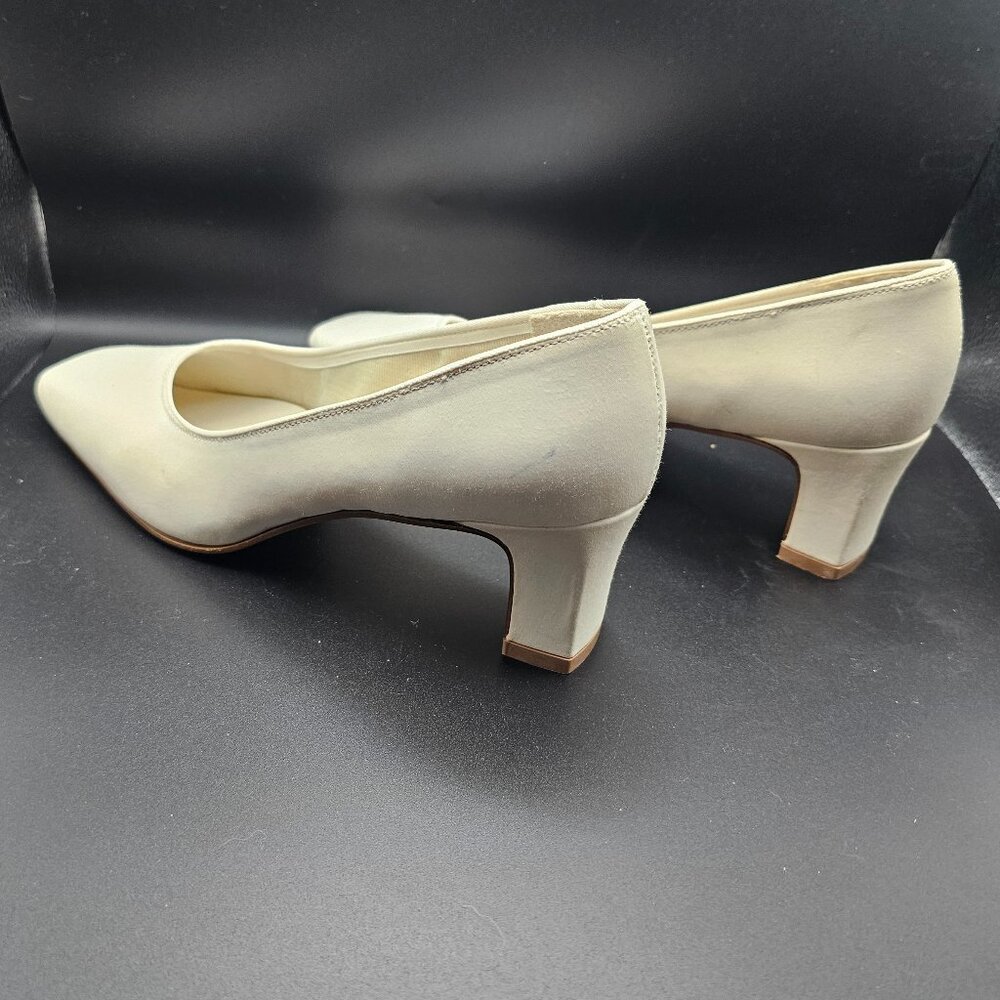 Dyeables Ivory Low-Heel Dress Shoes – Size 7 - Picture 6 of 9